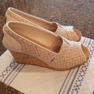 Tom's wedges. Size W 7.5